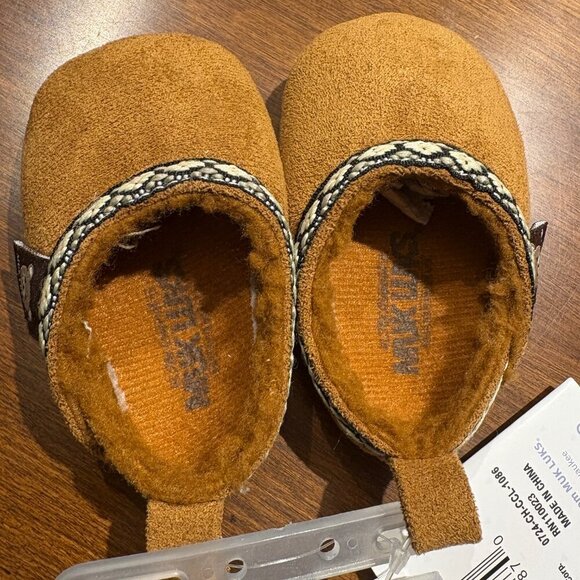 Muk Luks Mukluks Baby Shoes Slippers Newborn 0-6 months Brown NWT - Picture 3 of 6